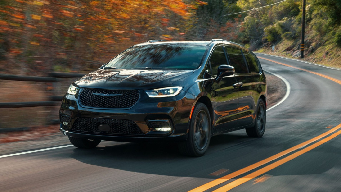 2024-chrysler-pacifica.jpg