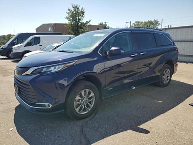 TOYOTA SIENNA XLE 2021