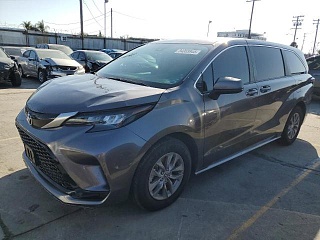 TOYOTA SIENNA LE 2023